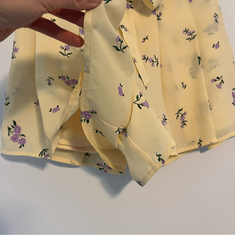 Aritzia Sunday Best Westley Pleated Short Pastel Yellow Size 2