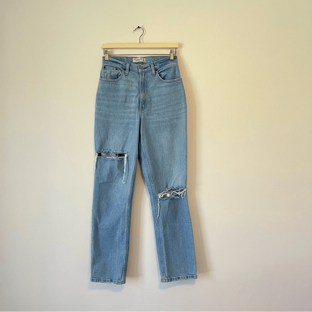 Abercrombie & Fitch The 90s Straight Ultra High Rise Curve Love Jeans 27 / 4