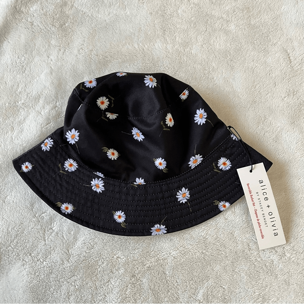 Alice + Olivia Daisy Reversible Bucket Hat NEW