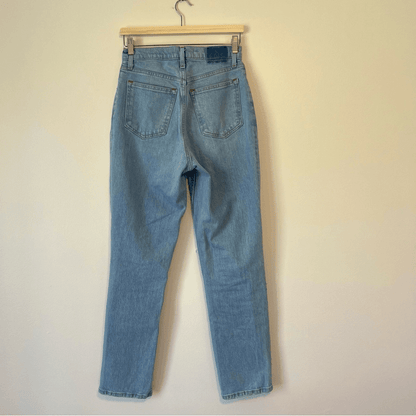 Abercrombie & Fitch The 90s Straight Ultra High Rise Curve Love Jeans 27 / 4
