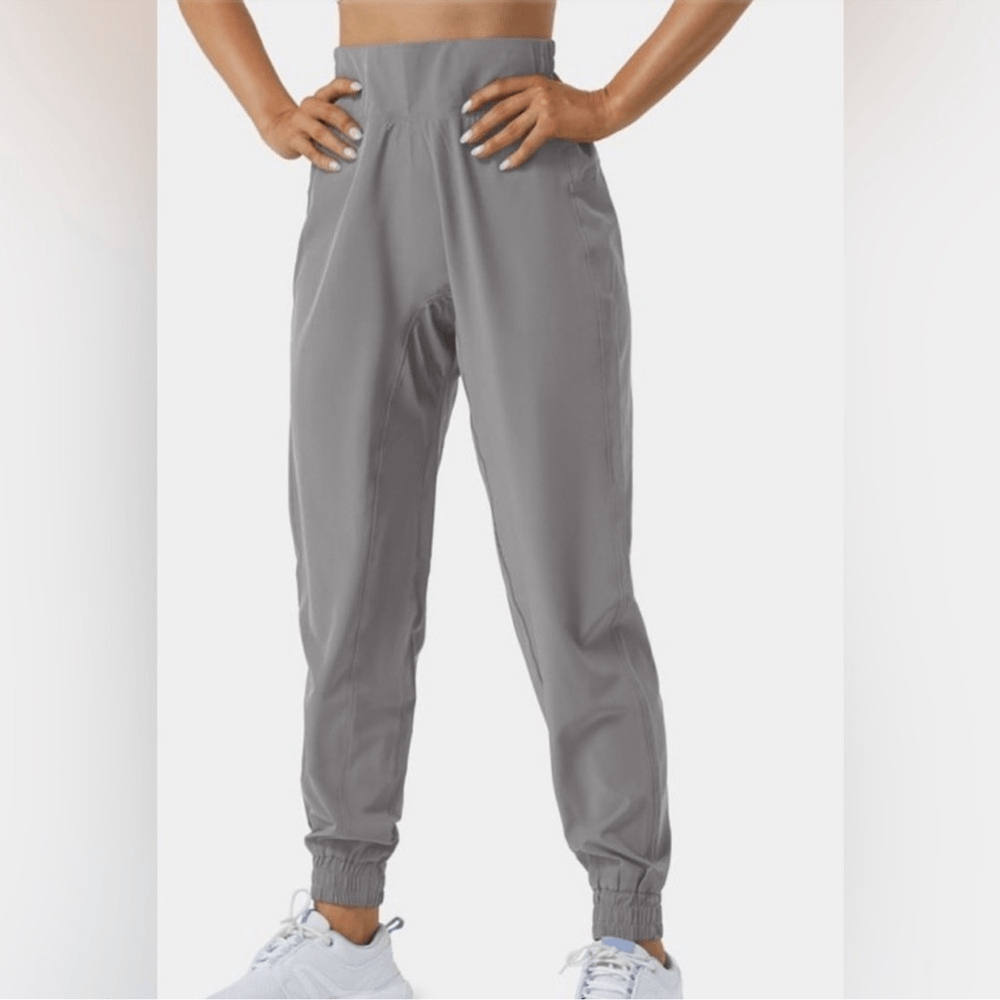 Halara High Rise Jogger Pants NEW Size Medium in Gray