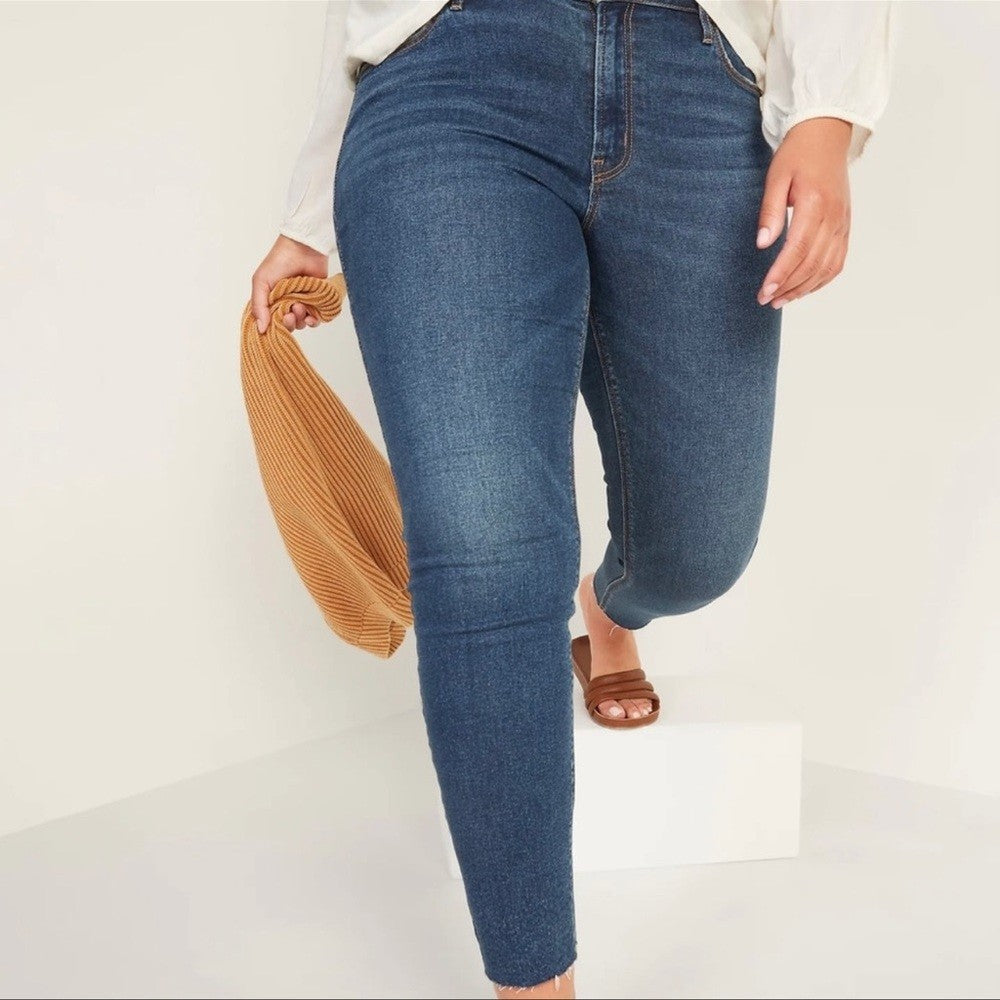 Old Navy Mid-Rise Rockstar Super-Skinny Cut-Off Ankle Jeans NEW Plus Size 26