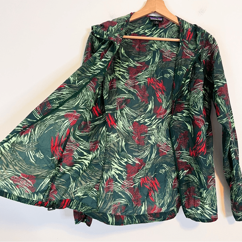 Patagonia Women’s Houdini Windbreaker Jacket in Green Size Medium Lightweight