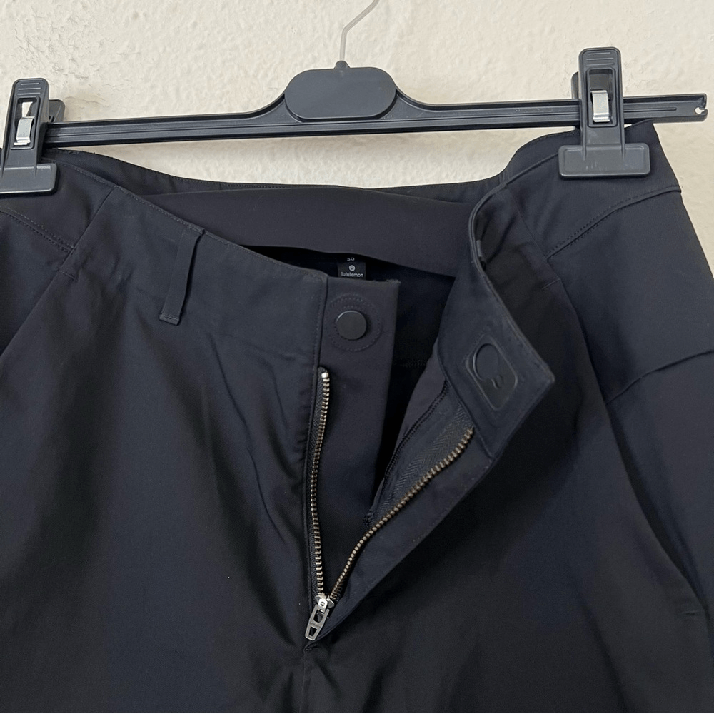 Lululemon Mens Black Classic Fit Pants Size 30