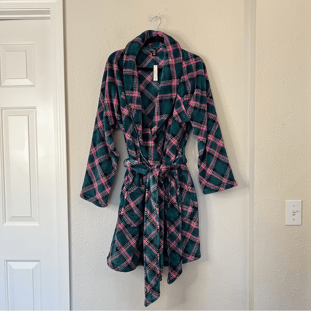 Victoria’s Secret Plaid Plush Velour Plaid Robe NEW Size M/L
