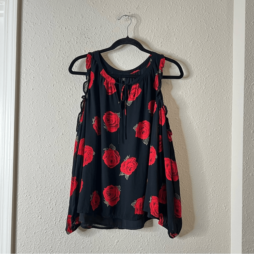 Sanctuary Cold Shoulder Rose Print Long Sleeve Blouse Black and Red Size Medium