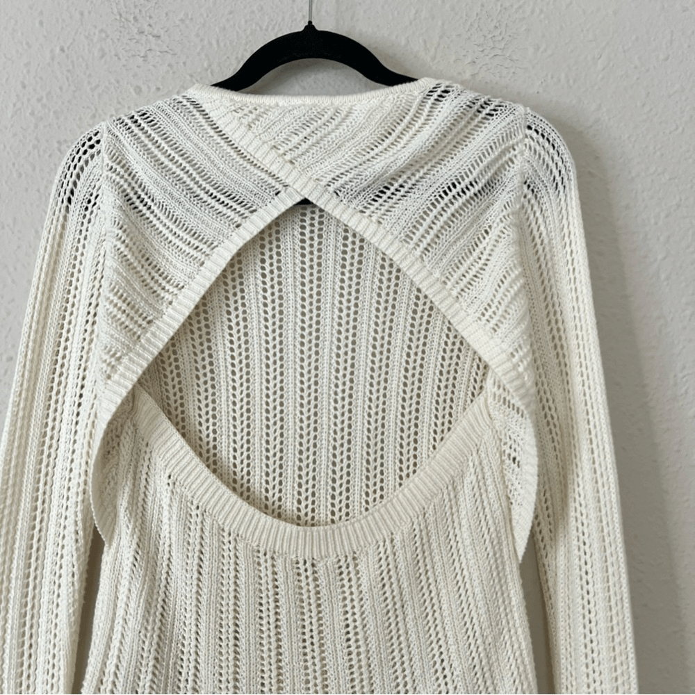 Aqua Women’s Cut Out Knit Sweater Size Medium Ivory
