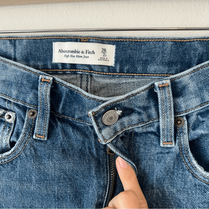 Abercrombie & Fitch High Rise Mom Jeans Size 26 / 2R Distressed