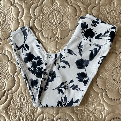 Athleta Blue and White Water Flower Leggings Size Small