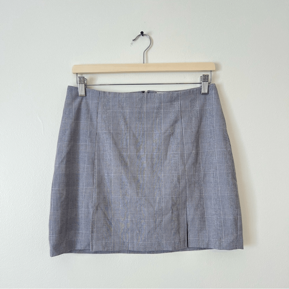 Aritzia Sunday Best Plaid Notched Mini Skirt in Gray Size 8