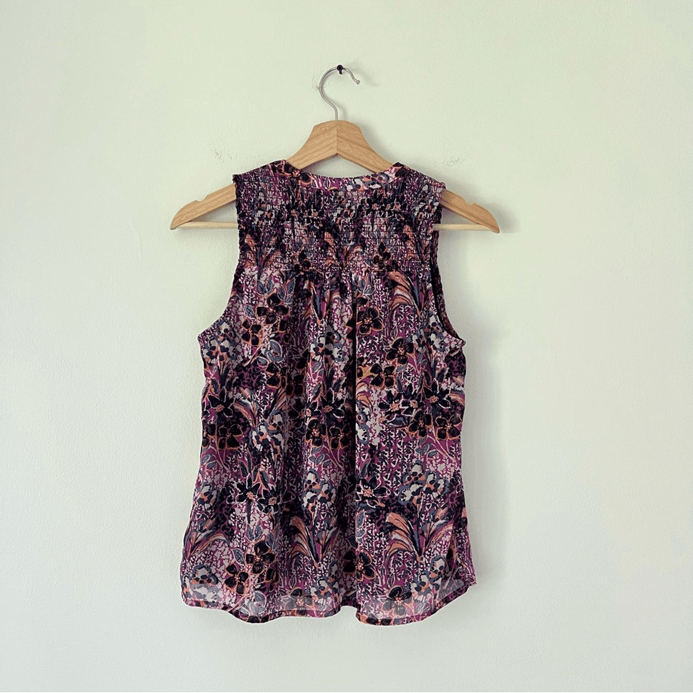 Evereve Darby Chiffon Smocked Floral Sleeveless Blouse Size XS Purple