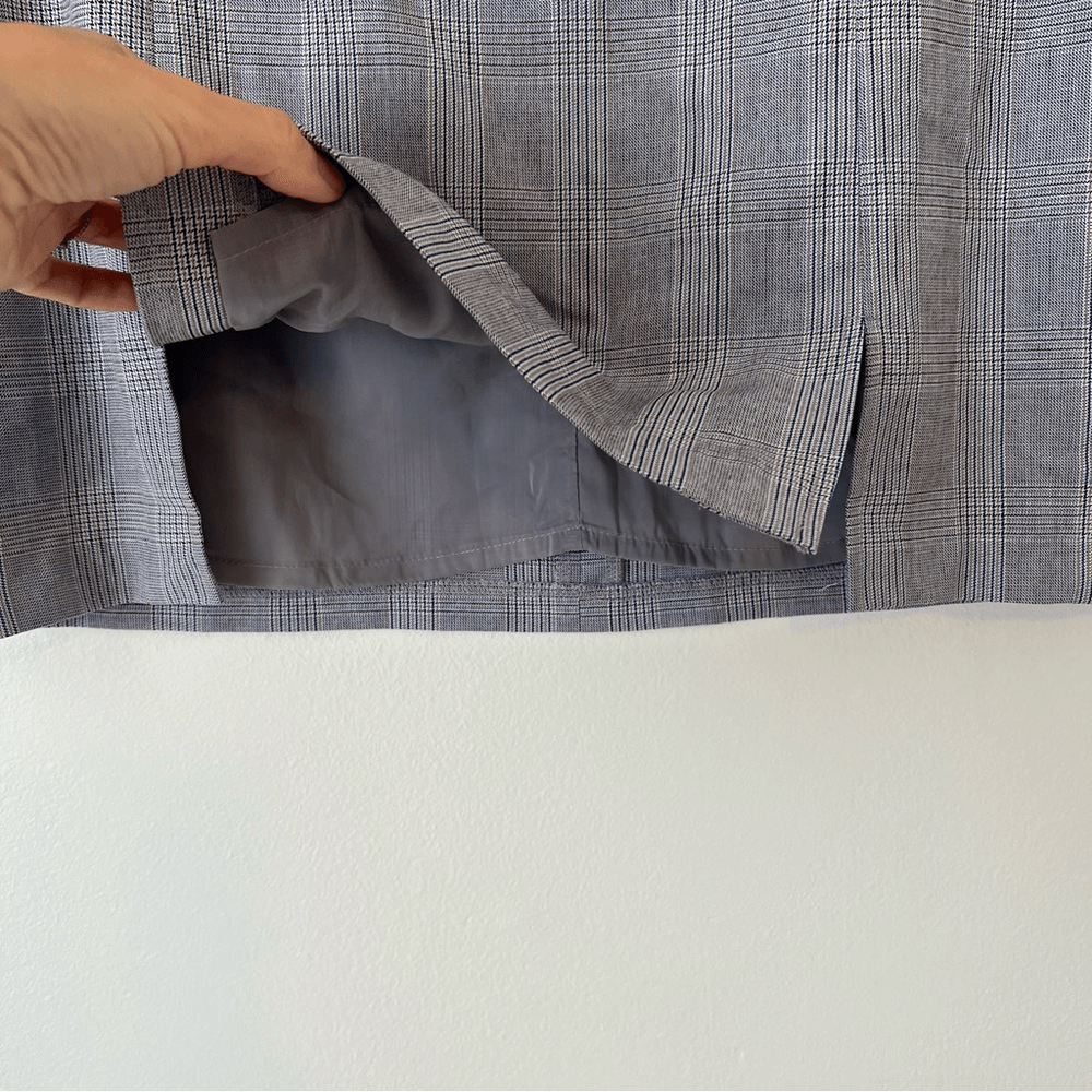 Aritzia Sunday Best Plaid Notched Mini Skirt in Gray Size 8