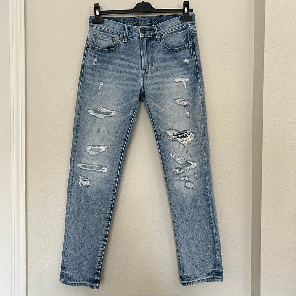 American Eagle Men’s Slim Straight Light Wash Distressed Jeans Size 28x30