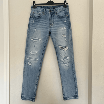 American Eagle Men’s Slim Straight Light Wash Distressed Jeans Size 28x30