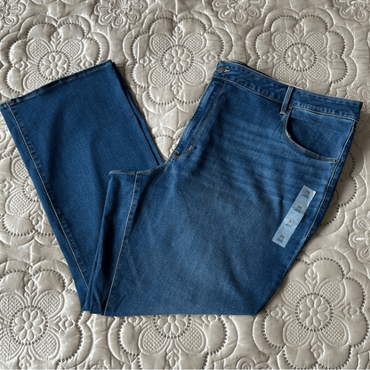 Old Navy Mid-Rise Kicker Boot-Cut Jeans NEW Plus Size 28