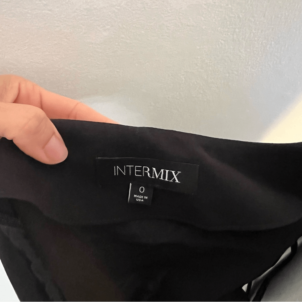 INTERMIX Marseille Black Lace-Up Top Tie Front Lace Back Scoop Neck Size 0 Linen