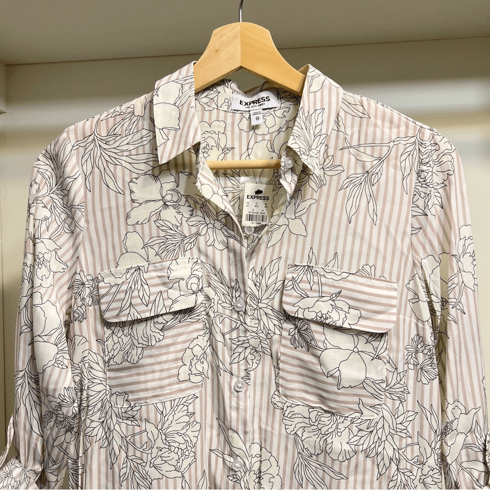 Express The City Shirt Silky Floral Button Down Shirt NEW Size XS
