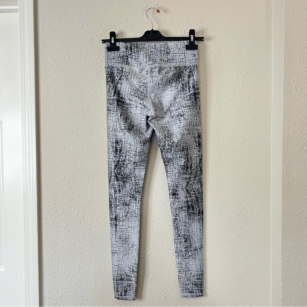 ALO Yoga Tech Lift Airbrush Full-Length Performance Leggings In Crackle Gray S