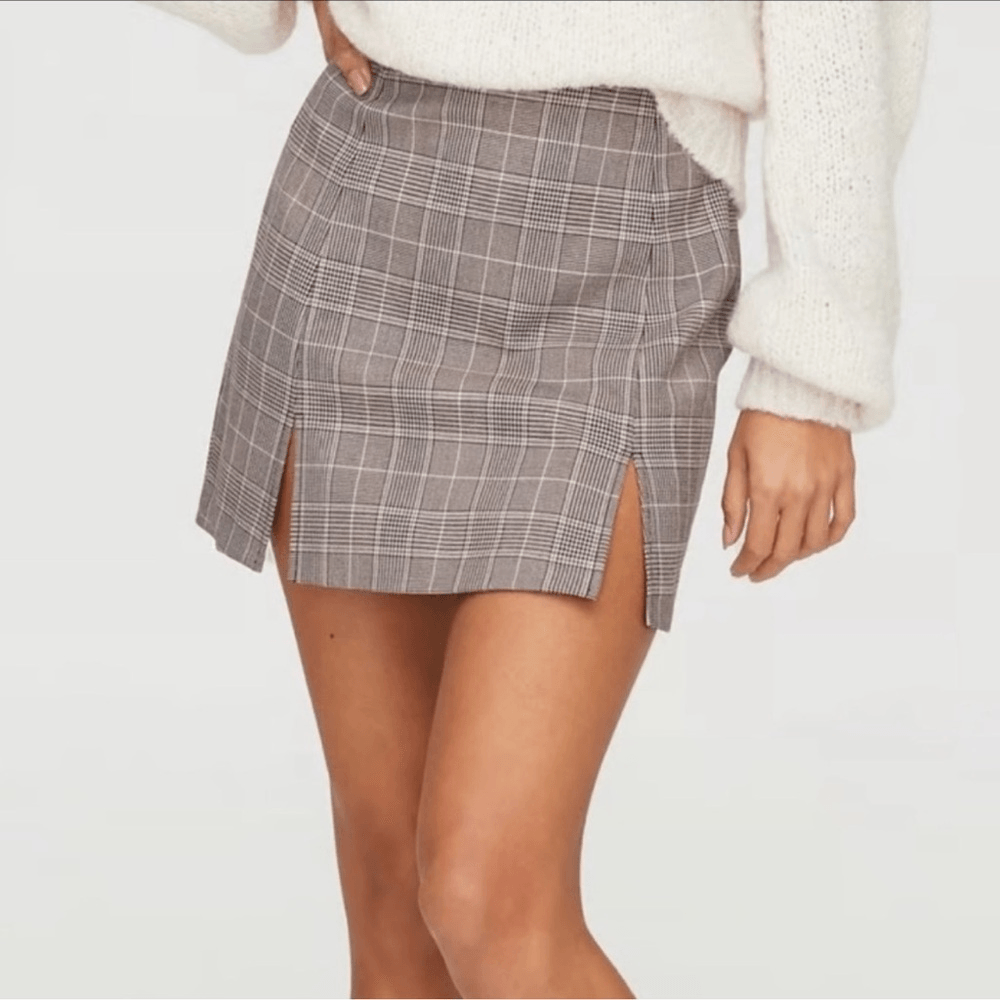 Aritzia Sunday Best Plaid Notched Mini Skirt in Gray Size 8