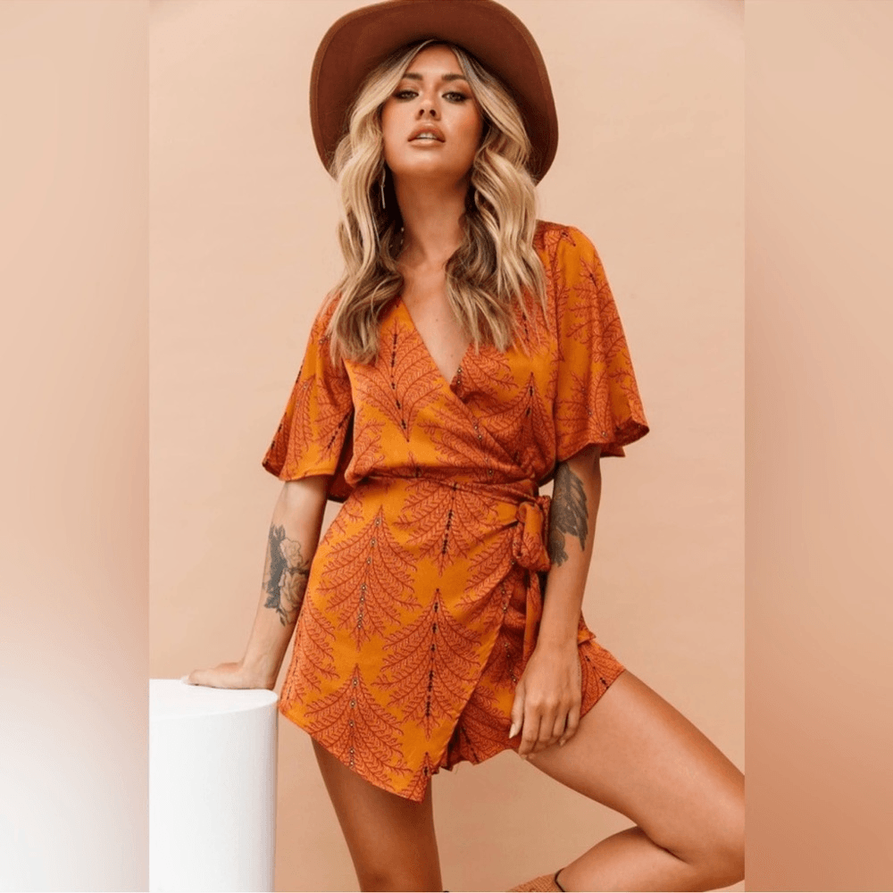 Saints and Secrets NADI V-Neck Wrap Romper Size Small