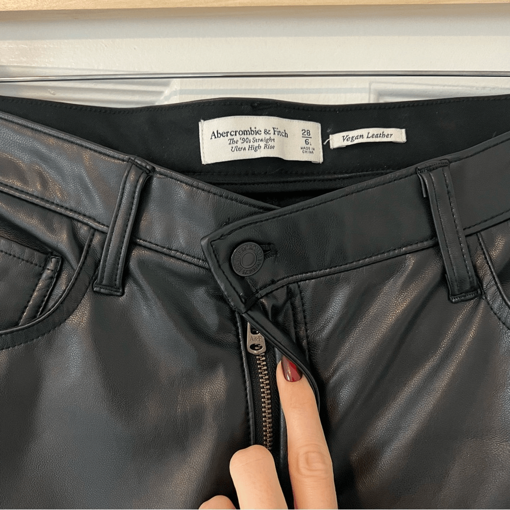 Abercrombie & Fitch 90s Straight Ultra High Rise Vegan Leather Pants Black 28/6L