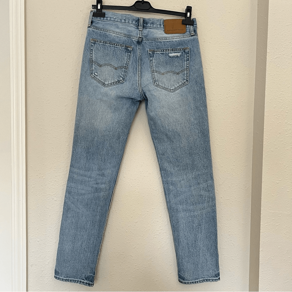 American Eagle Men’s Slim Straight Light Wash Distressed Jeans Size 28x30