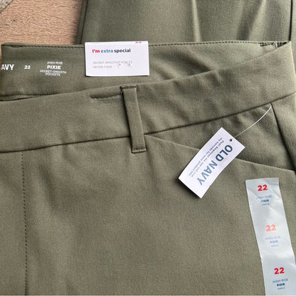 Old Navy High Rise Pixie Never-Fade Skinny Ankle Pants NEW Plus Size 22