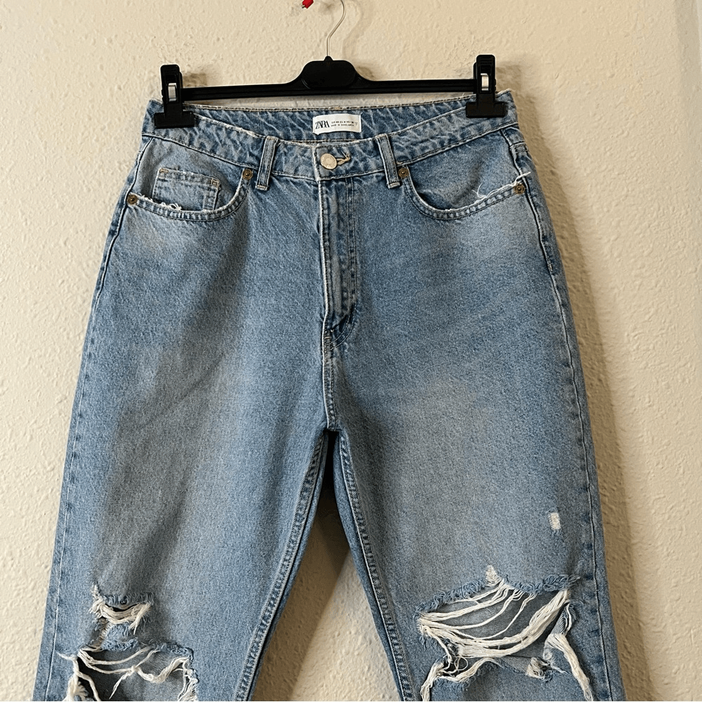 ZARA High Rise Distressed Straight Cropped Jeans Size 8 Light Wash