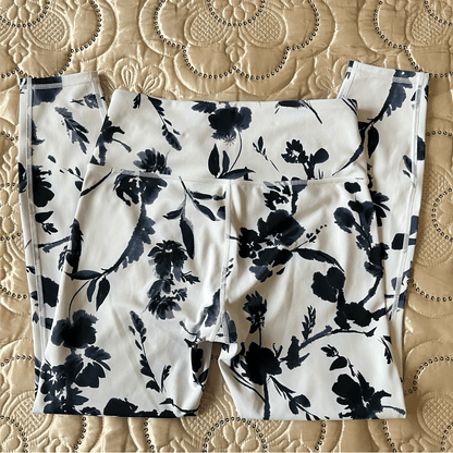 Athleta Blue and White Water Flower Leggings Size Small