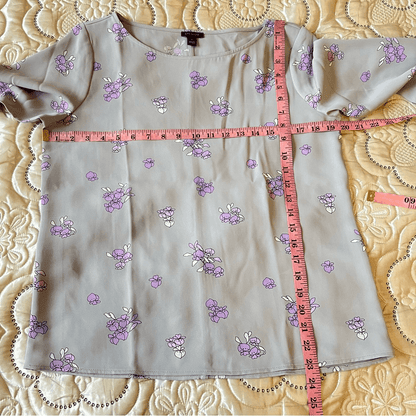Ann Taylor Lavender Floral Bell Sleeve Blouse Size Small