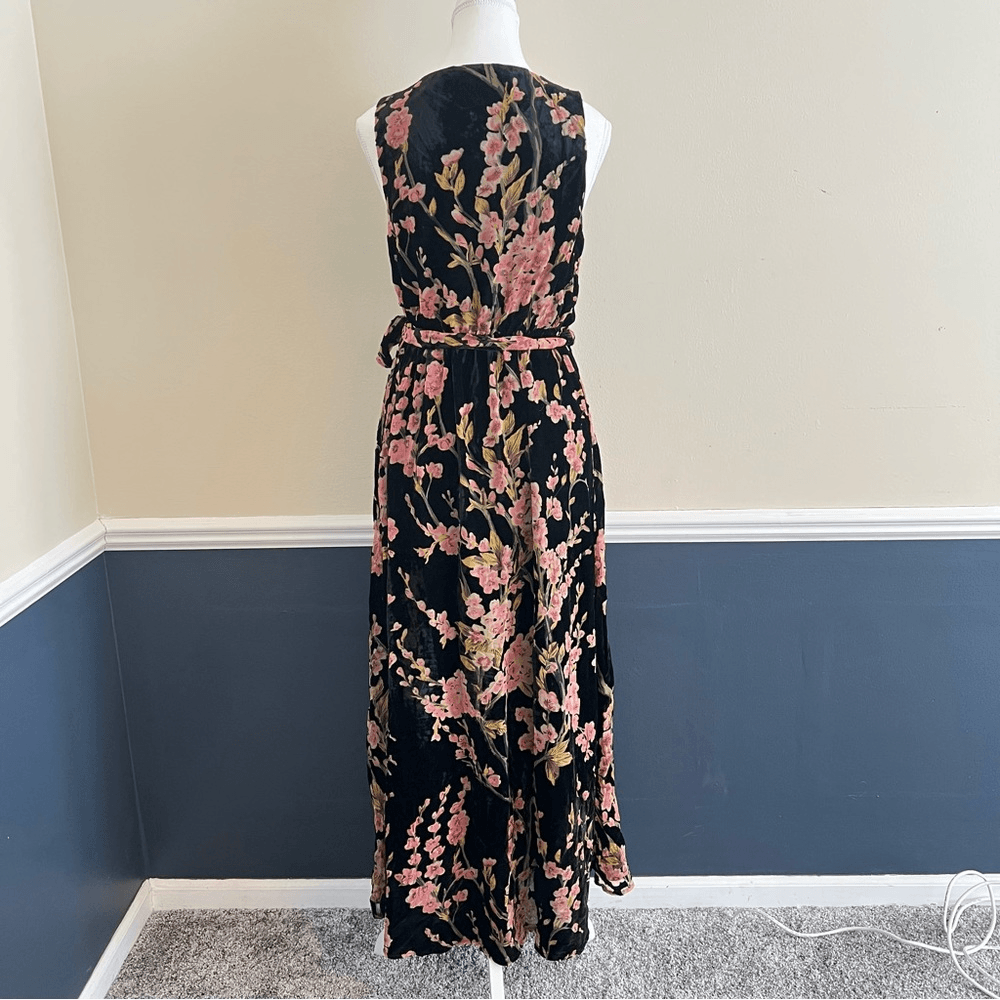 Baltic Born Lennon Velvet Floral Maxi Front Slit Dress in Black NEW Size Medium