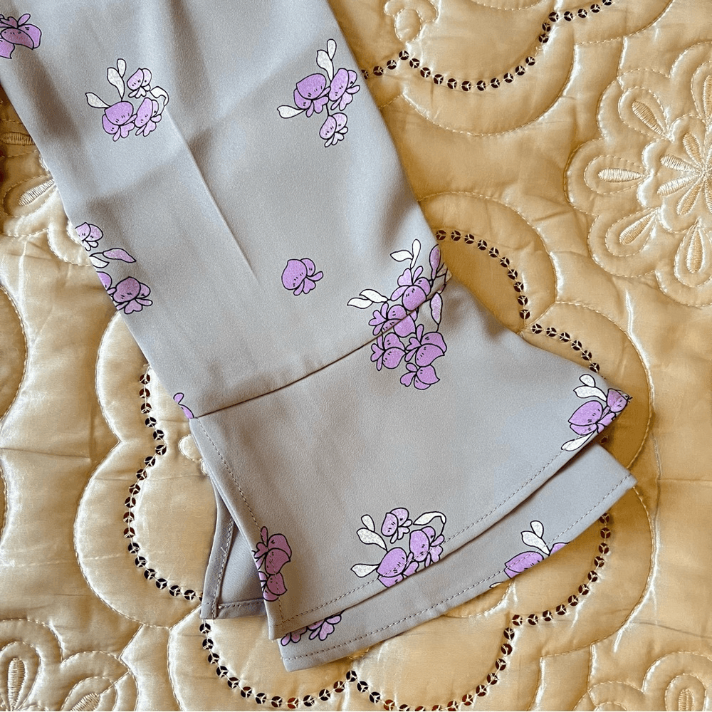 Ann Taylor Lavender Floral Bell Sleeve Blouse Size Small