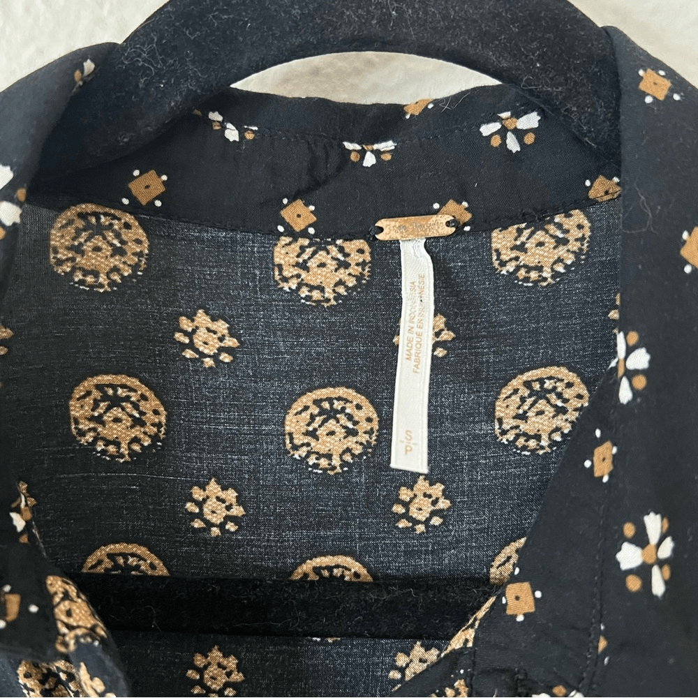 Free People Little Secrets Scarf Print Button Up Shirt Blouse Size Small