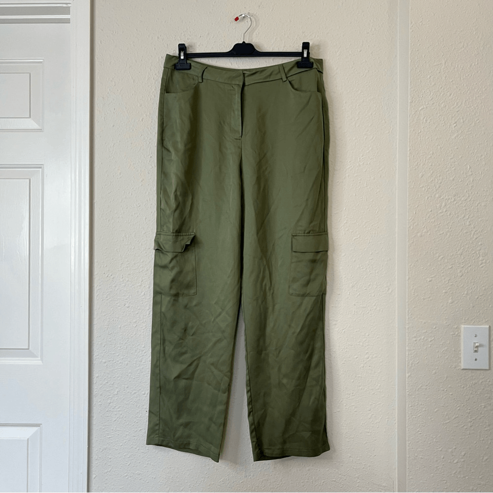 Revolve Superdown Mae Cargo Pant in Olive NEW Size XL