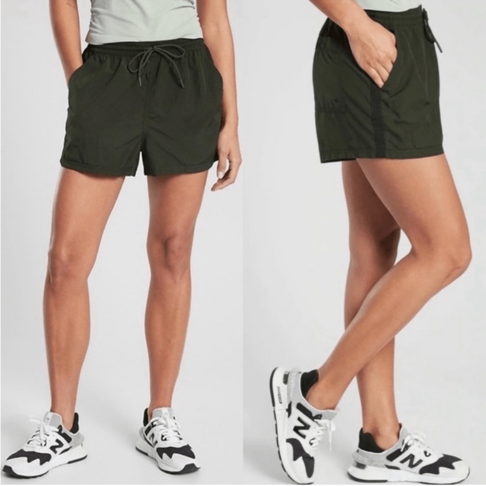 Athleta Expedition Short in Green Size 4
