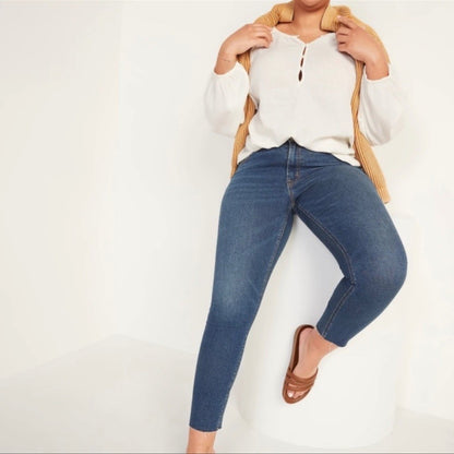 Old Navy Mid-Rise Rockstar Super-Skinny Cut-Off Ankle Jeans NEW Plus Size 26