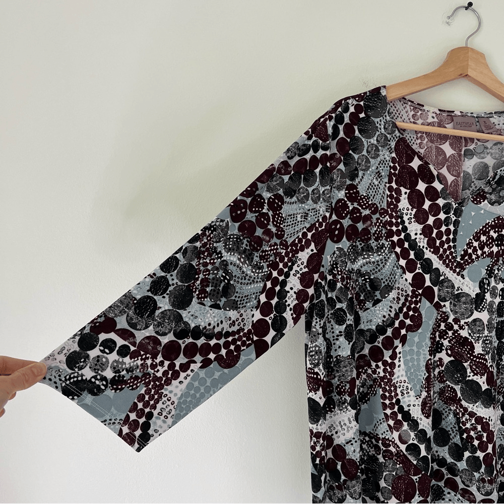 Chico's Easywear Printed V- Neck Blouse Size 3 / XL