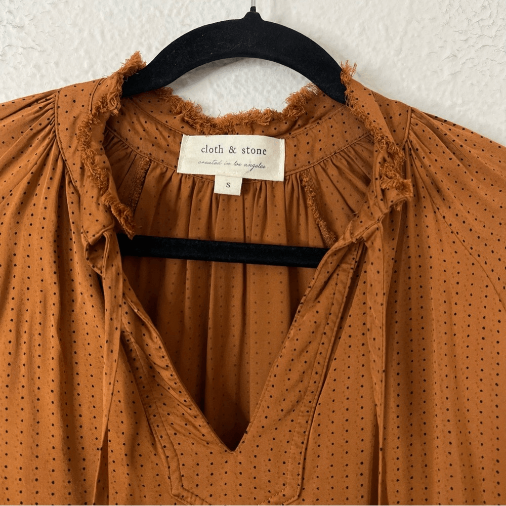 Cloth & Stone Ruffle Long Sleeve Blouse Size Small Dotted