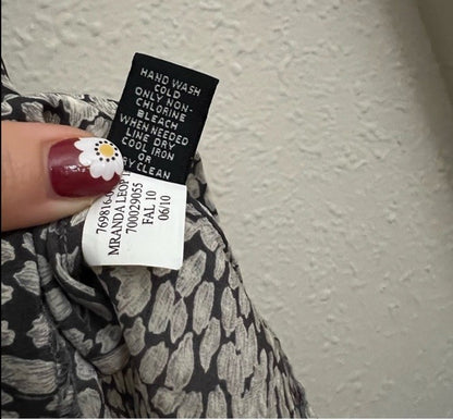 Banana Republic 100% Silk Ruffle Animal Print Sleeveless Blouse Size Medium