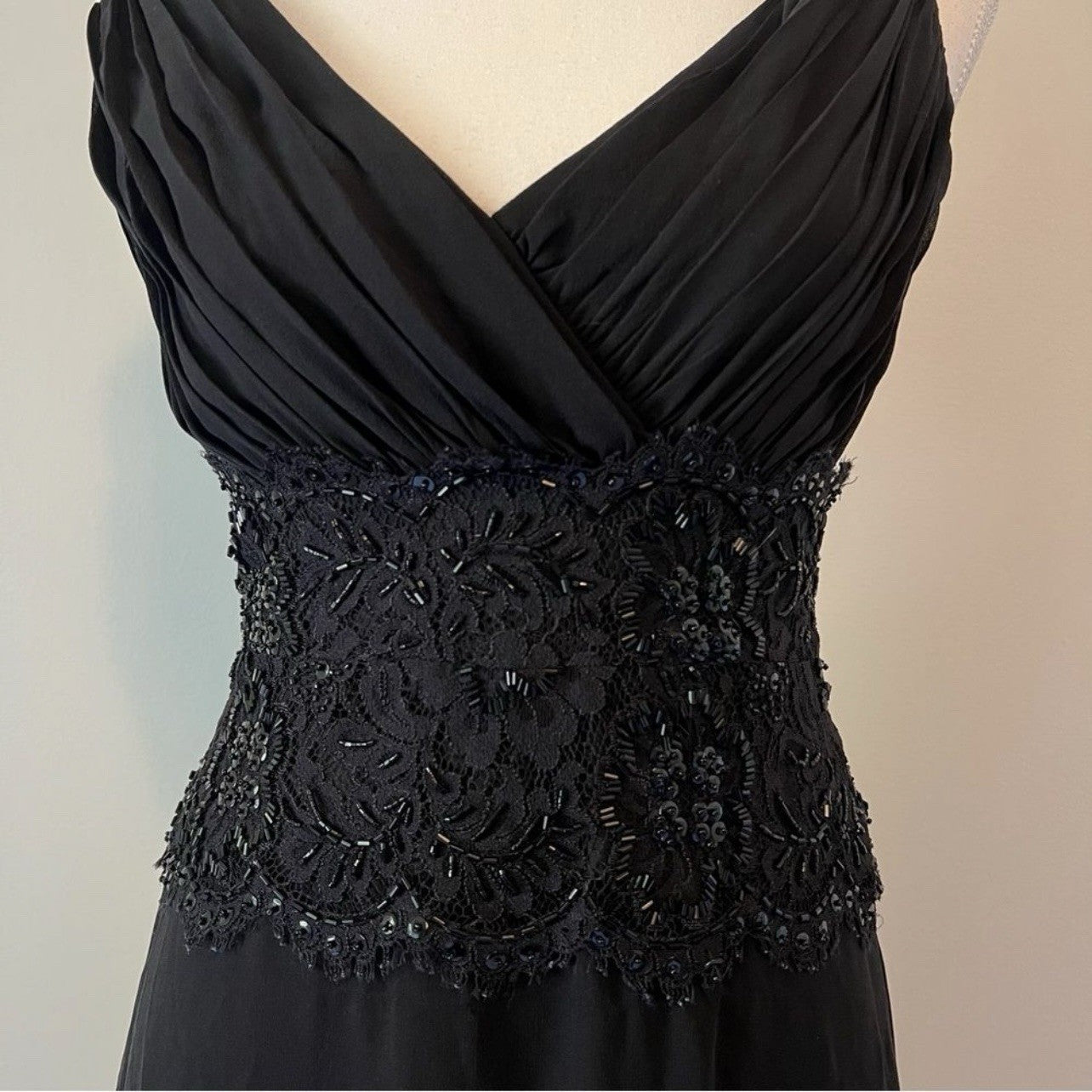 Tadashi Shoji Sequin 100% Silk Chiffon Gown Maxi Dress in Black Size 4