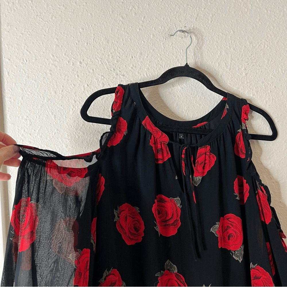 Sanctuary Cold Shoulder Rose Print Long Sleeve Blouse Black and Red Size Medium