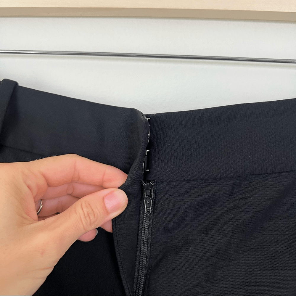 Theory Black Wool Straight Trousers Dress Pants Size 6 Classic Career Office