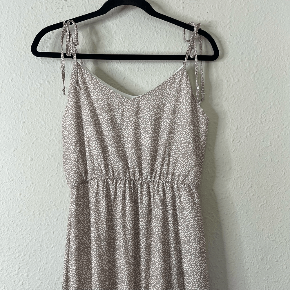 Pink Lily Tiered Midi Dress Size Small in Tan and White