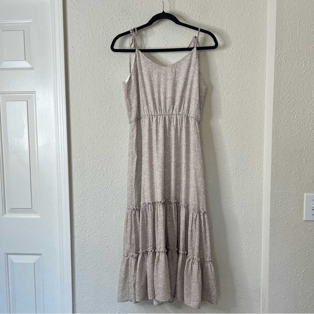 Pink Lily Tiered Midi Dress Size Small in Tan and White