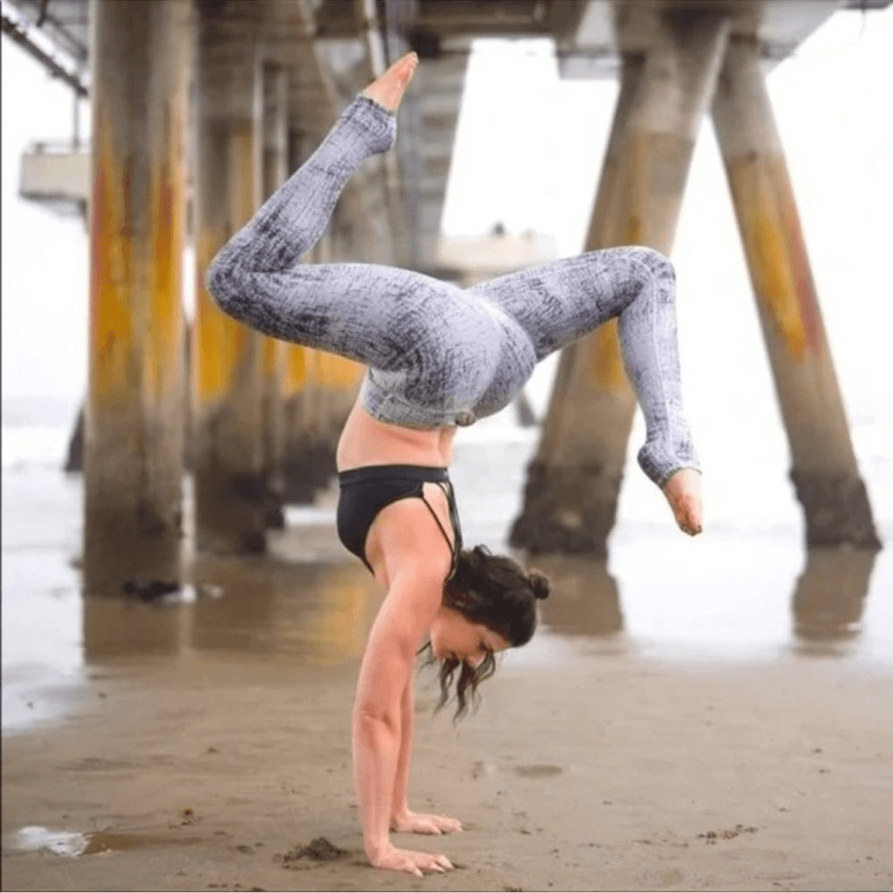 ALO Yoga Tech Lift Airbrush Full-Length Performance Leggings In Crackle Gray S