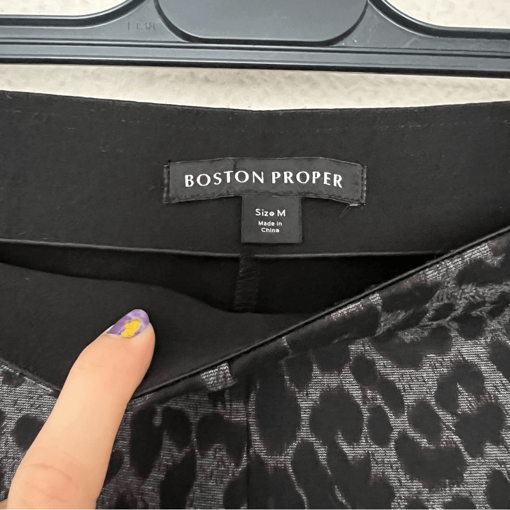 Boston Proper Leopard Animal Print Ponte Pull on Pants Size Medium Gray Black
