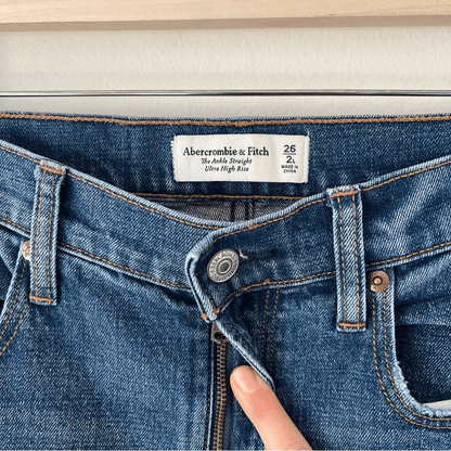 Abercrombie & Fitch Ultra High Rise The Ankle Straight Jeans 26 / 2L Medium Wash