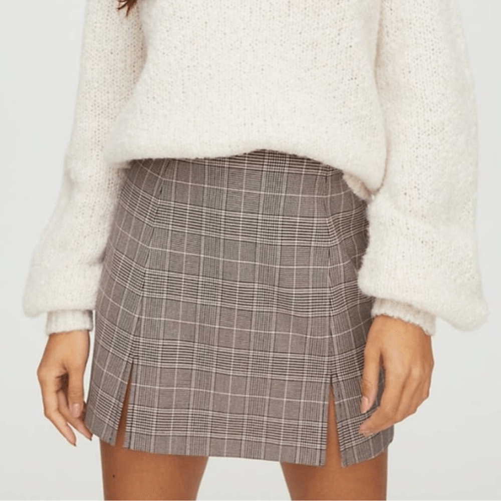 Aritzia Sunday Best Plaid Notched Mini Skirt in Gray Size 8