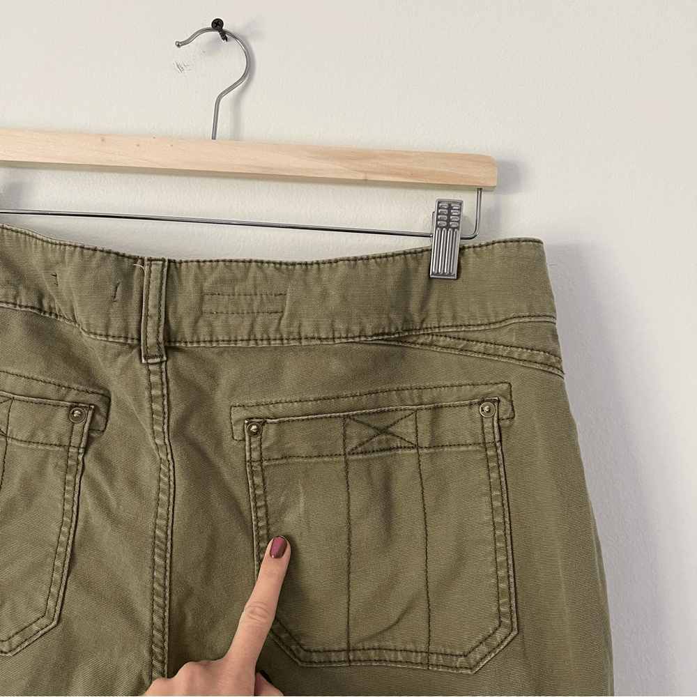 Anthropologie Pilcro The Wanderer Low Rise Trouser Pants in Green Size 32 Cotton