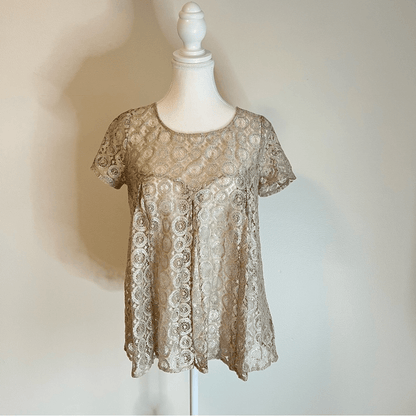 Anthropologie Akemi & Kim Metallic Lace Blouse Size Small Short Sleeve